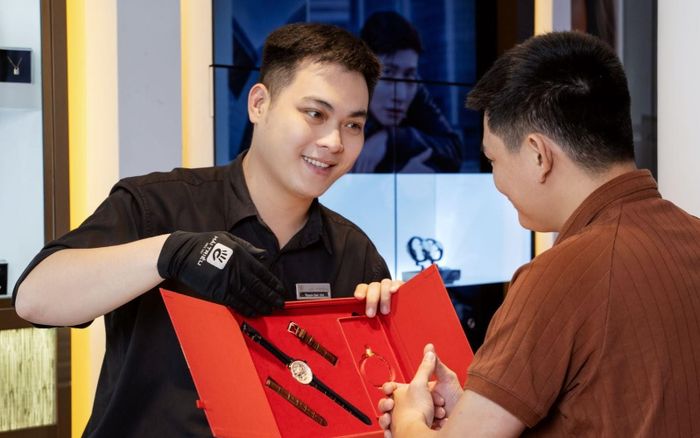 Vì sao nhân viên Hải Triều luôn đeo găng tay. Giờ thì tôi đã hiểu