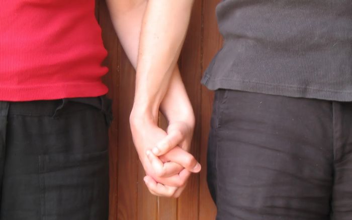 Chồng giả độc thân để ngoại tình, vợ kiện 'tiểu tam' đòi bồi thường rồi nhận 'cái kết' ê chề