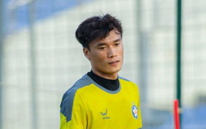 Thủ môn Bùi Tiến Dũng buồn, mong không bị nghiêm trọng