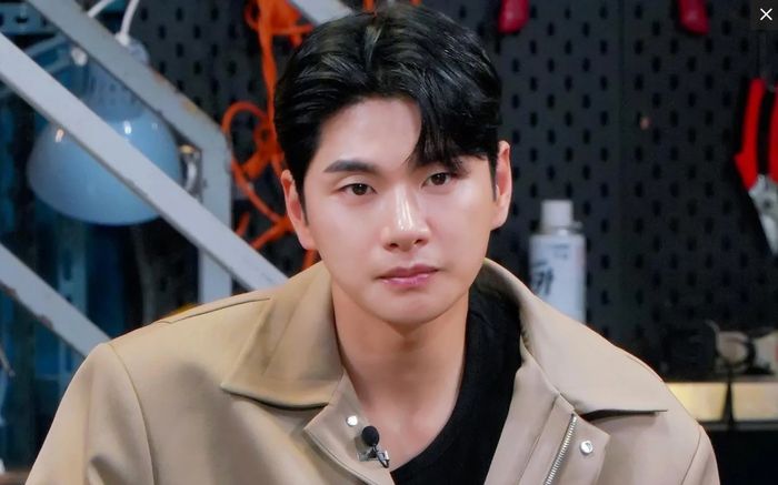 Nam diễn viên bị tố quấy rối tình dục khán giả, đưa ra những yêu cầu gây sốc