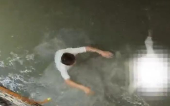 Cứu người khỏi vụ đuối nước nước giữa đêm rồi đăng clip lên mạng, người đàn ông gặp rắc rối