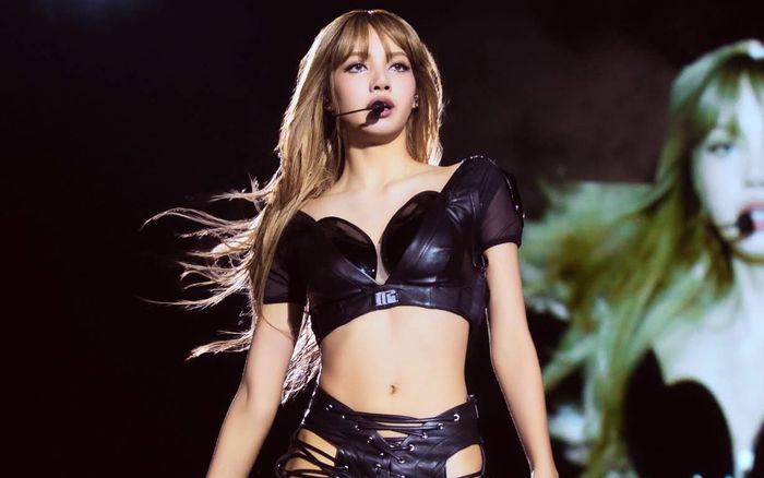 Lisa khiến mạng xã hội 'dậy sóng'