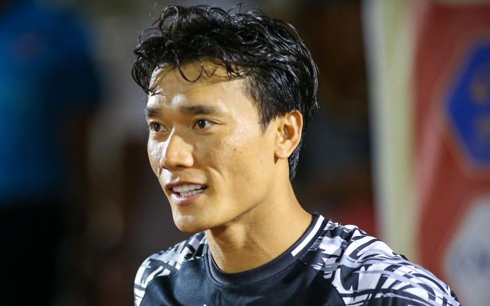 Xót xa tình cảnh thủ môn Bùi Tiến Dũng