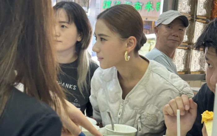 Rộ ảnh ái nữ nhà tỷ phú vui chơi cùng bạn bè giữa tin đồn chia tay chồng diễn viên nổi tiếng