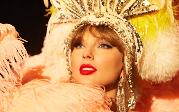 Con trai nữ minh tinh nổi tiếng lên tiếng khi Taylor Swift đặt tên bài hát theo mẹ mình