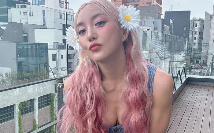 Nữ ca sĩ là tiểu thư con nhà giàu bỗng rơi vào nghèo túng, bán sạch tài sản để chữa bệnh cho cha