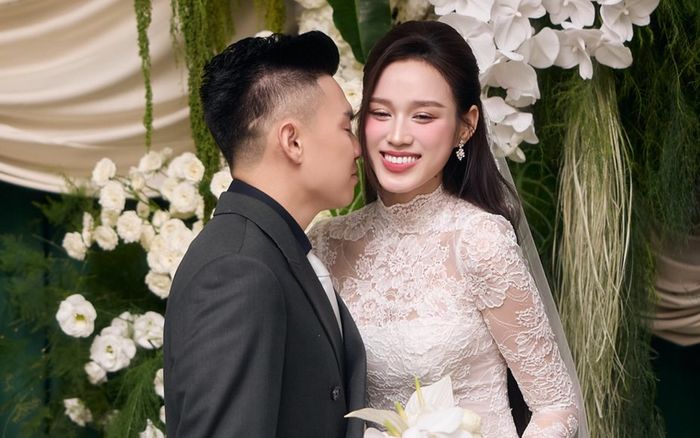 Trời đổ mưa, cảnh tượng ít ai ngờ trong rạp cưới Hoa hậu Đỗ Thị Hà gây choáng