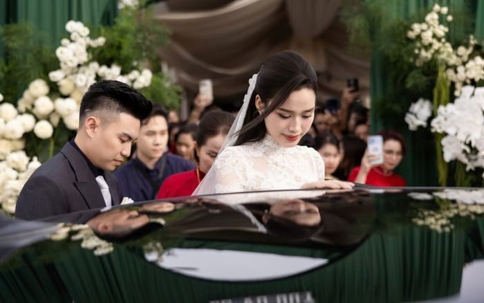 Bất ngờ chiếc xe sang đưa Đỗ Thị Hà về nhà chồng