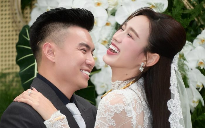 Trời đổ mưa lớn, rạp cưới Hoa hậu Đỗ Thị Hà gặp sự cố trước giờ G