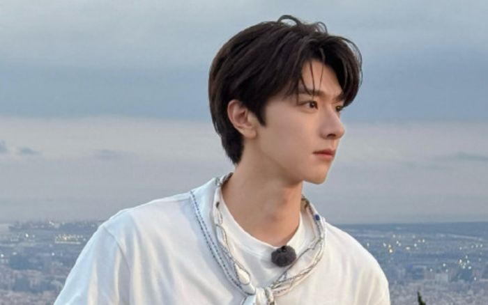 Nam diễn viên nổi tiếng bị đèn rơi thẳng vào người khi đang đóng phim