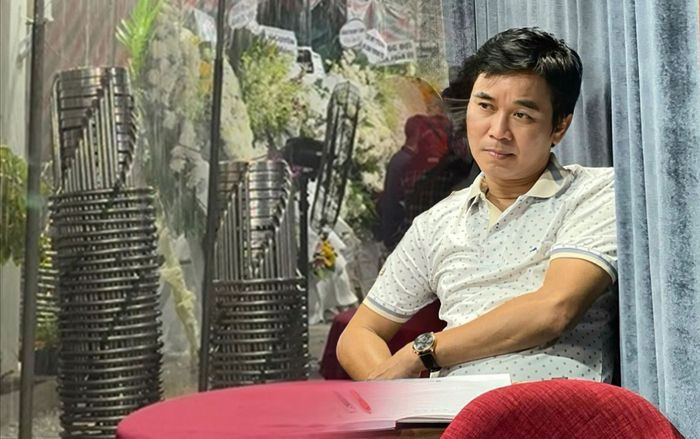 Trời đổ mưa lớn, cảnh tượng tại tang lễ nam nghệ sĩ Việt qua đời ở tuổi 54 gây nghẹn ngào