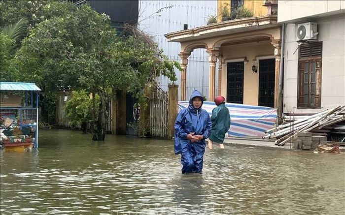 Bão số 12 vừa suy yếu, áp thấp nhiệt đới mới xuất hiện