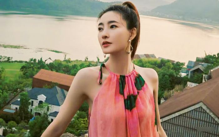 Sốc với cảnh chục người ập tới phim trường đòi tiền nữ diễn viên nổi tiếng