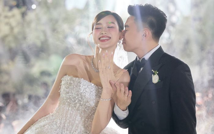 Choáng trước giá nhẫn cưới của Hoa hậu Đỗ Thị Hà