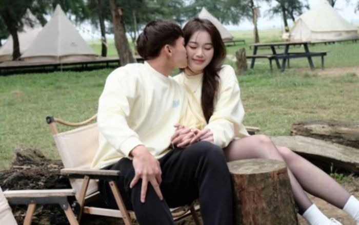 Hồ Văn Cường hạnh phúc bên vợ xinh