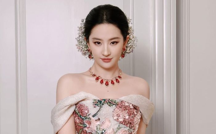 Quyền lực thực sự của Lưu Diệc Phi