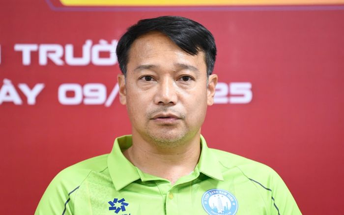 Đã đến lúc HLV Vũ Hồng Việt dừng lại