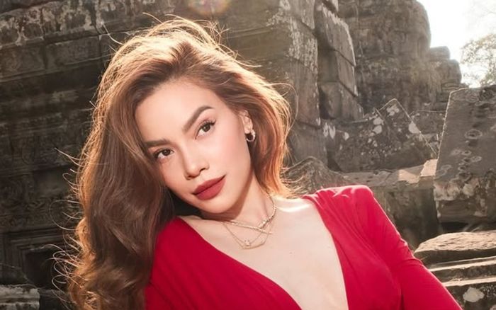 Chiếc đồng hồ gần 1 tỷ đồng của Hồ Ngọc Hà