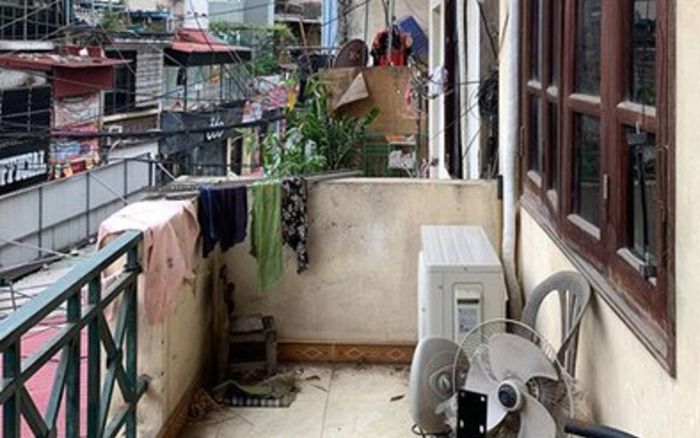 Người chồng che giấu thứ kinh hoàng ngoài ban công suốt 7 năm, vợ rụng rời tay chân khi phát hiện