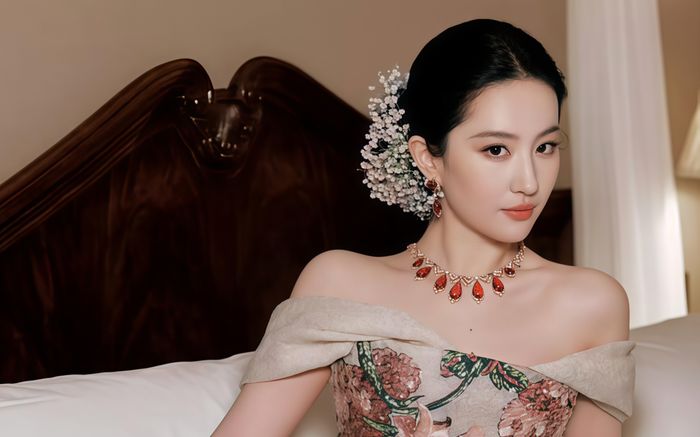 Bí quyết 'trẻ mãi không già' của Lưu Diệc Phi