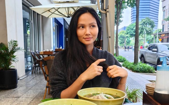 Tình trạng của H'Hen Niê sau khi mắc bệnh hiếm ở phụ nữ từng sinh nở