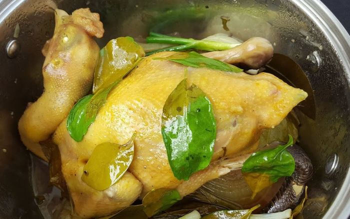 Chuyên gia cảnh báo thịt gà 'kỵ' 4 món quen thuộc này, ăn chung coi chừng rước độc vào thân