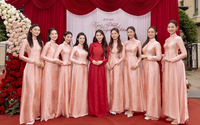 Dàn phù dâu cực phẩm của nàng dâu hào môn Chế Nguyễn Quỳnh Châu trong lễ vu quy