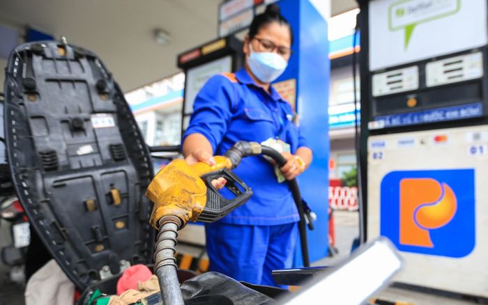 Giá xăng dầu hôm nay 26/10: Giảm nhẹ