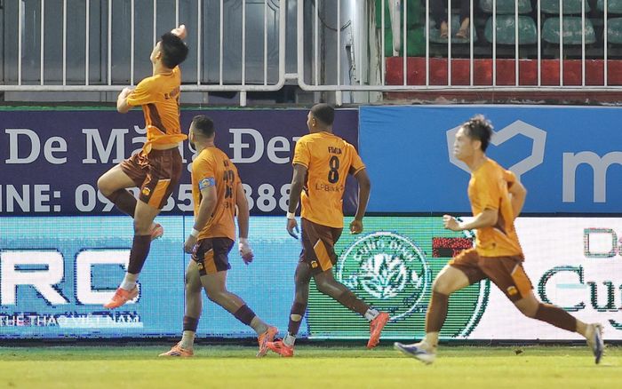 Thủ môn Trần Trung Kiên chơi xuất thần, HAGL quật ngã Thể Công Viettel