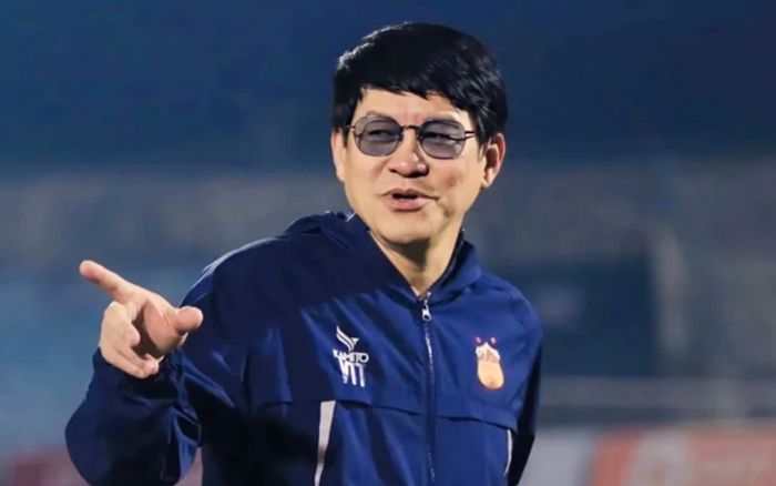 Ngả mũ trước đẳng cấp HLV Vũ Tiến Thành