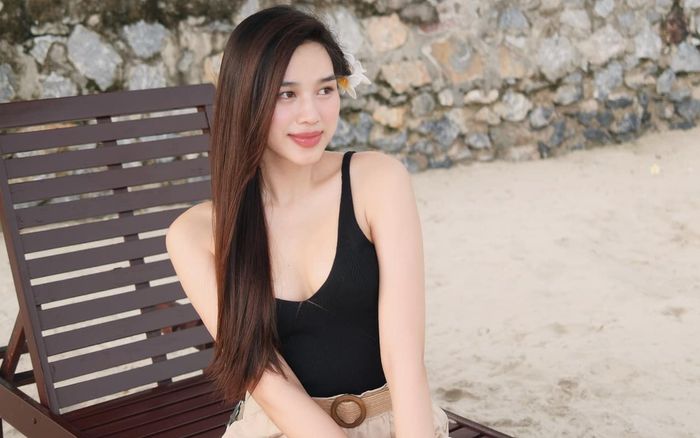 Đỗ Thị Hà sở hữu đôi chân 1m11 diện váy ngắn gợi cảm, dân tình phát sốt vì một chi tiết đặc biệt