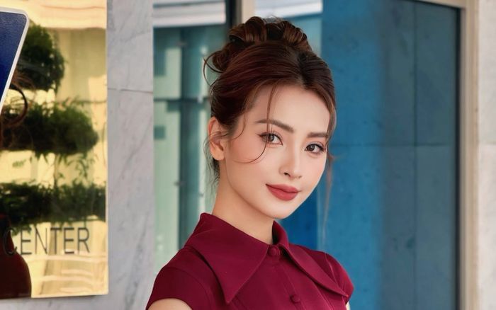 Bất ngờ về chiếc điện thoại của nữ MC Đường lên đỉnh Olympia