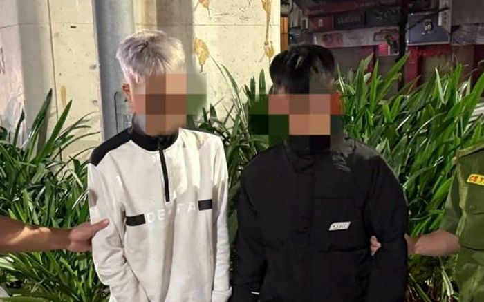 2 thanh niên Hà Nội xuống đường lúc rạng sáng có hành vi gây phẫn nộ