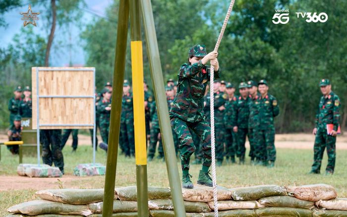 Tập 12 Sao Nhập Ngũ 2025: Hoà Minzy bất chấp chấn thương, kiên cường hoàn thành phần thi đu dây
