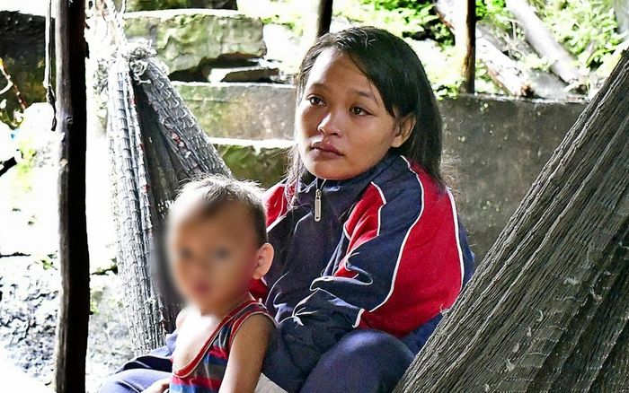 Vụ bé trai 4 tháng rơi xuống kênh tử vong: Xôn xao tin mẹ cháu bé nhiều chồng, Công an nói gì?