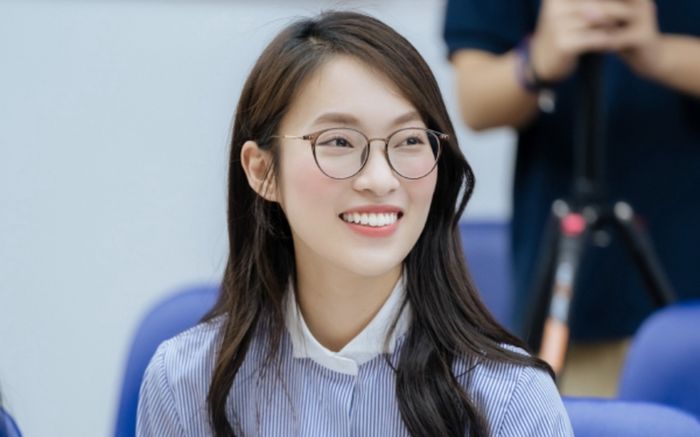 MC Khánh Vy làm gì mà giàu quá vậy?