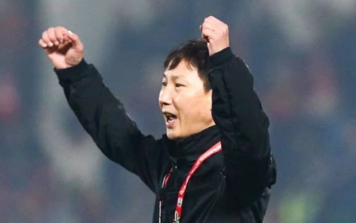 HLV Kim Sang Sik đi vào lịch sử khi Malaysia hết cứu