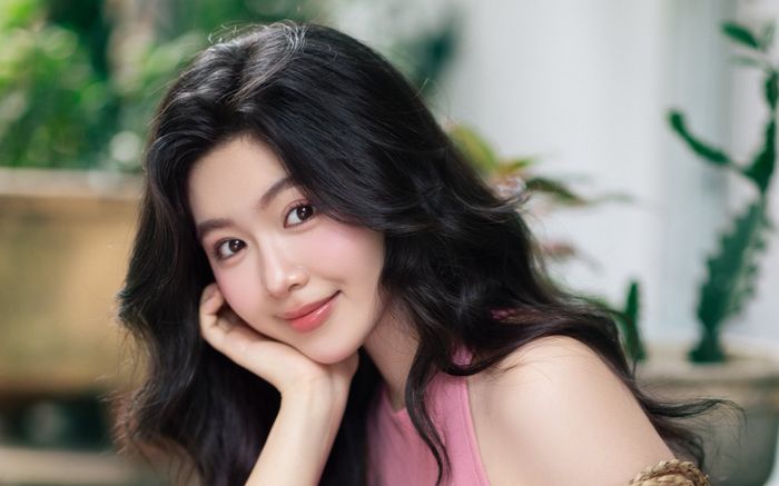 Cách Lọ Lem nhà Quyền Linh 'hái ra tiền' với mạng xã hội