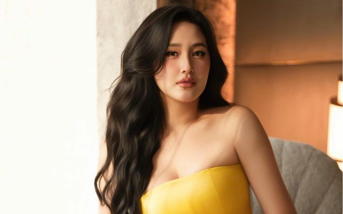 'Dậy sóng' về dòng trạng thái của Mai Phương Thúy vào nửa đêm