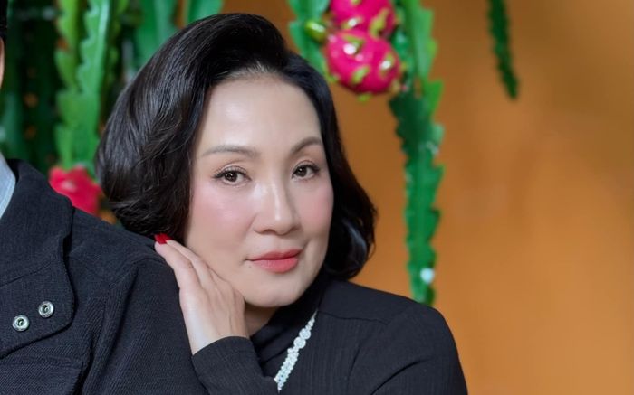 Người đàn ông âm thầm đứng sau Hồng Đào hơn 40 năm khiến ai nghe cũng xúc động