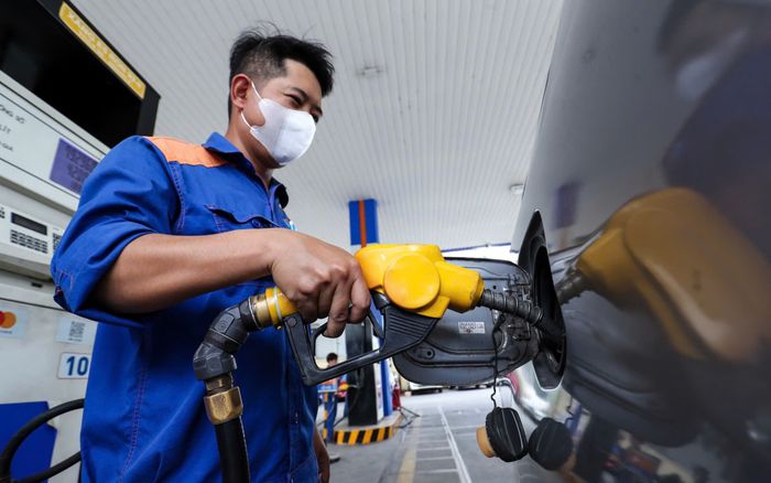 Giá xăng dầu hôm nay 28/10: Giảm nhẹ