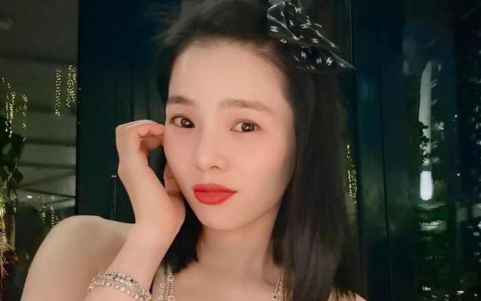 Lệ Quyên đăng đàn về chuyện 'sống hai mặt' khiến netizen xôn xao