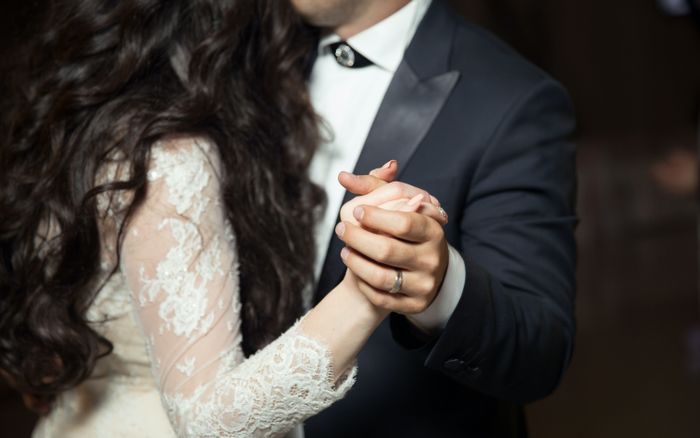 Chú rể mất tích trước ngày cưới: Vị hôn thê bàng hoàng phát hiện bạn trai có con với 'tiểu tam', đòi bồi thường 3 tỷ