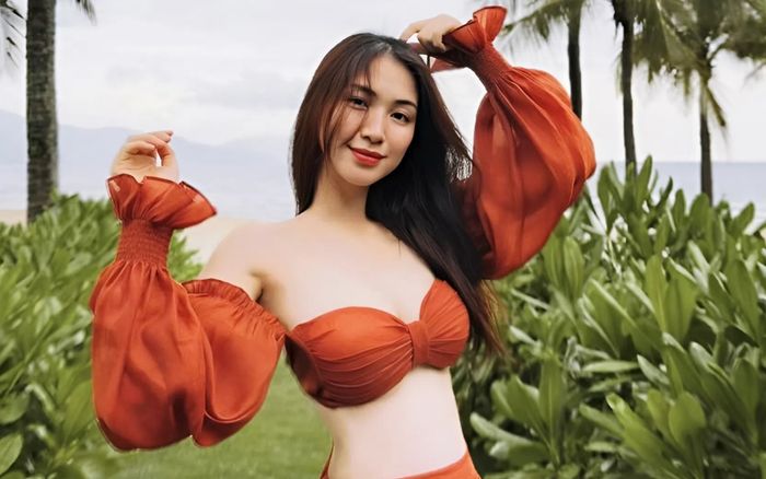 Hòa Minzy diện đầm ren xuyên thấu vô cùng gợi cảm, lộ một chi tiết đắt giá gây trầm trồ