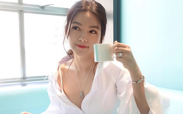 Người đẹp showbiz gợi cảm sau ly hôn, đang được nhiều người đàn ông theo đuổi