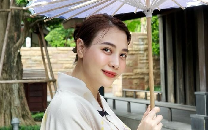 Chiếc đồng hồ 300 triệu của Đàm Thu Trang