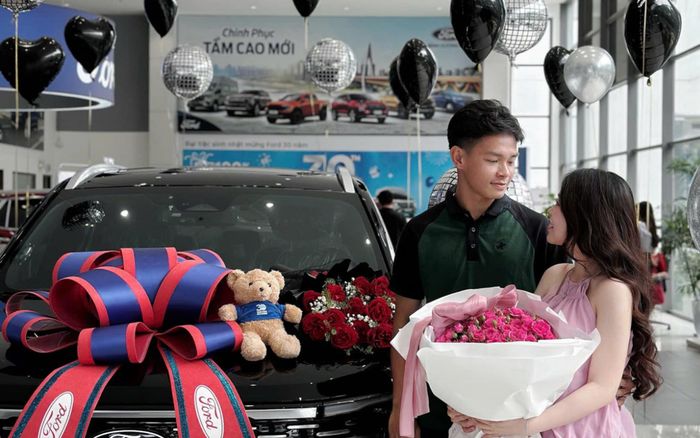 Chiếc xe gần 1 tỷ Bùi Vĩ Hào vừa tậu cùng vợ gây xôn xao