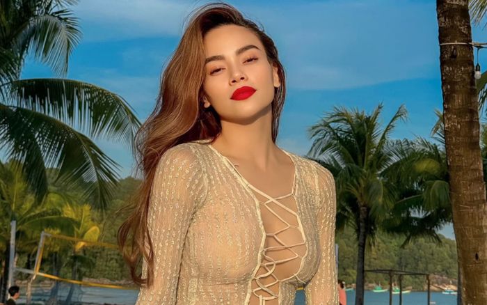 Hồ Ngọc Hà diện áo gợi cảm ôm sát khiến dân tình 'ngộp thở', lộ điểm vàng đắt giá ở tuổi 40