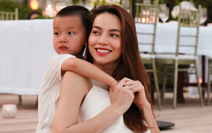 Nức lòng số tiền Hồ Ngọc Hà ủng hộ bà con vùng bão lũ