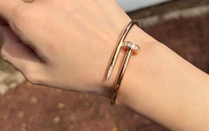 Nữ khán giả mất vòng tay hơn 300 triệu đồng khi đi xem Châu Kiệt Luân, cầu cứu cộng đồng mạng và cái kết không tưởng